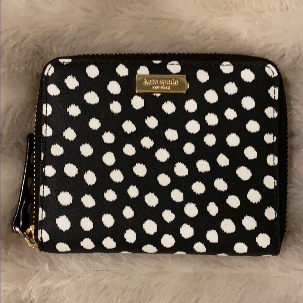 kate spade ♠️ Black and White Polka Dot Zip Wallet Musical Dot Darci